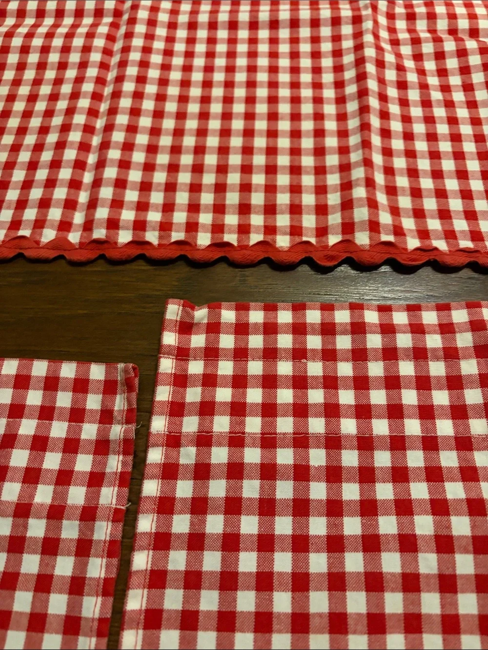 Adorable Red/White Gingham curtain valance w/scalloped edges, 3 panels